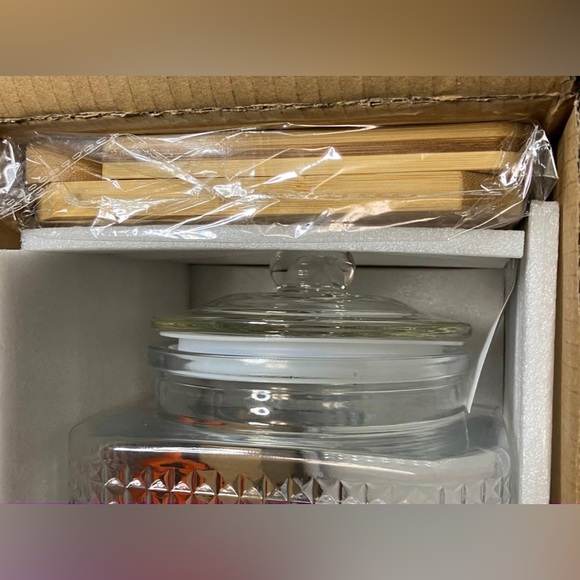 1.5 Gallon Glass Beverage Dispenser | Natural Bamboo Stand | Stainless Steel - Picture 3 of 5